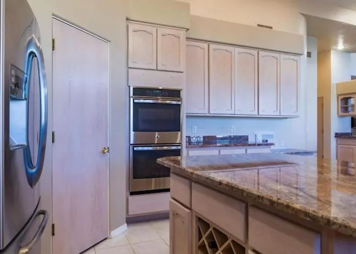 Hébergement de vacances Spacious With Stunning Views *