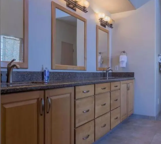 Spacious With Stunning Views Hébergement de vacances