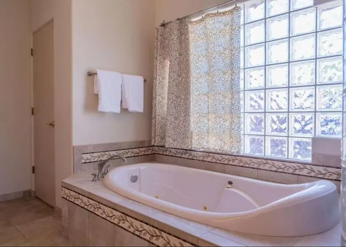 Spacious With Stunning Views Hébergement de vacances *